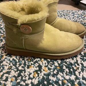 Green Bailey button ankle Uggs